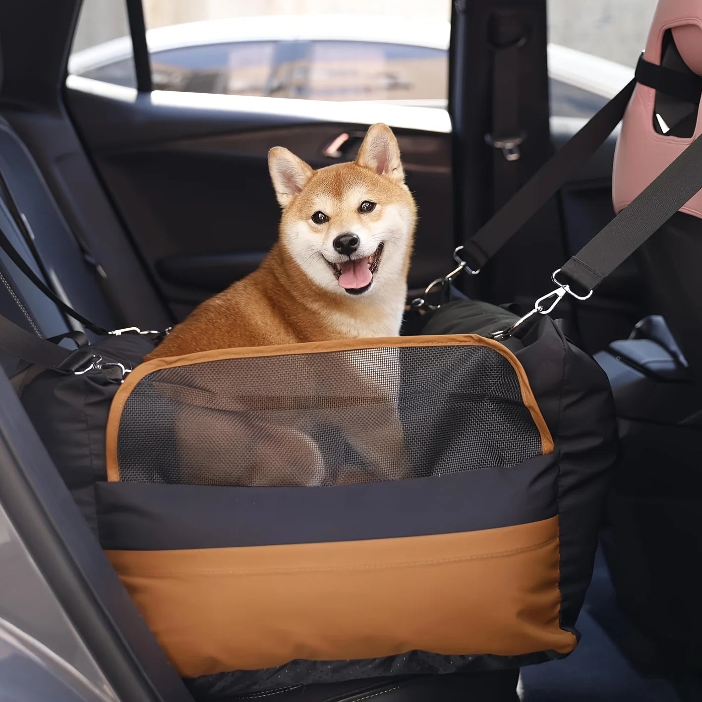 Dog Car Seat with Safety Belt Four Season Universal Luxury Dog Car Seat Dog Beds for Outdoor Travel Pet Carrier Pet Carrier Bag MonAmiFidèle